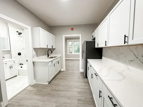 4043 West Argyle Street Chicago IL 60630