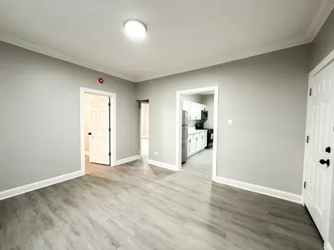 4043 West Argyle Street Chicago IL 60630