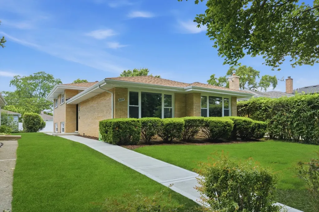 8434 Lawndale Avenue Skokie IL 60076