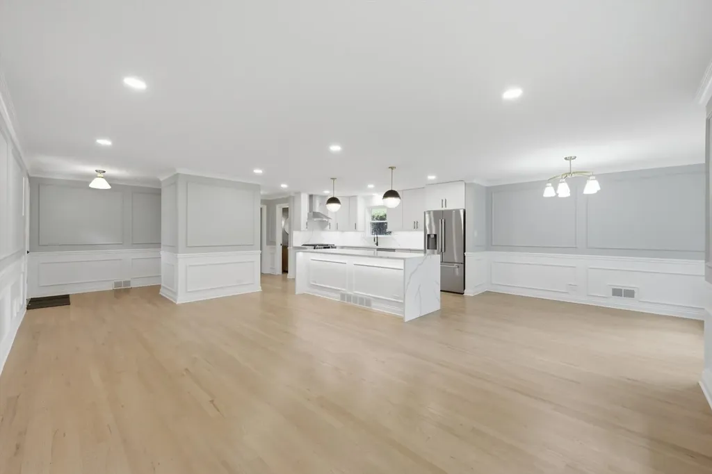 8434 Lawndale Avenue Skokie IL 60076
