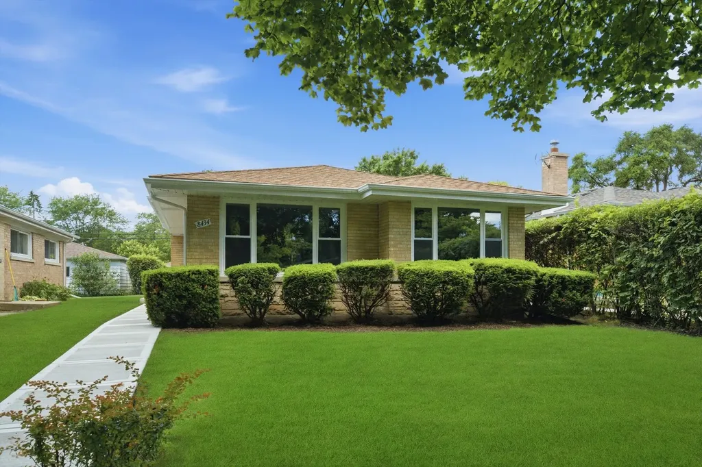 8434 Lawndale Avenue Skokie IL 60076