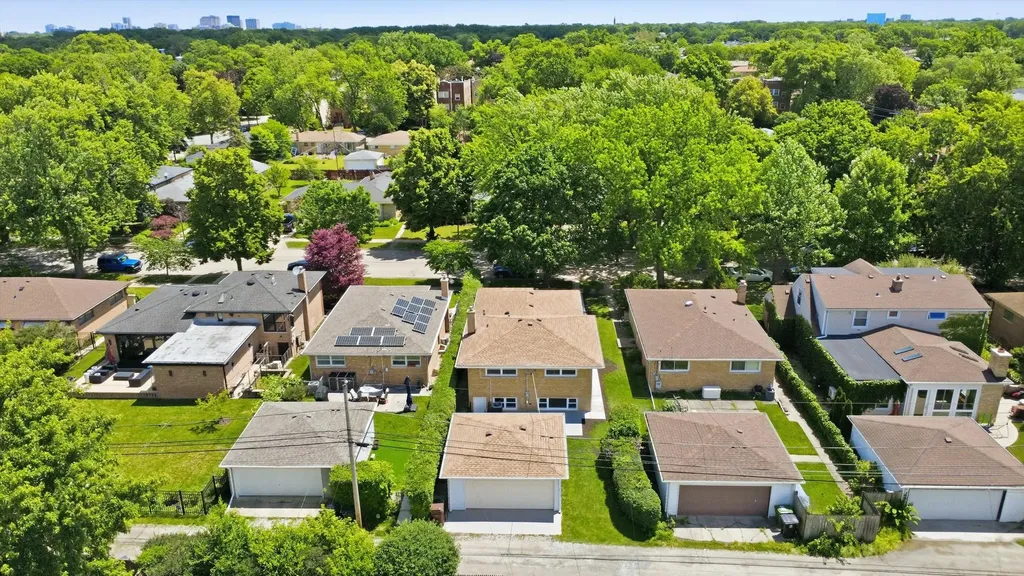8434 Lawndale Avenue Skokie IL 60076