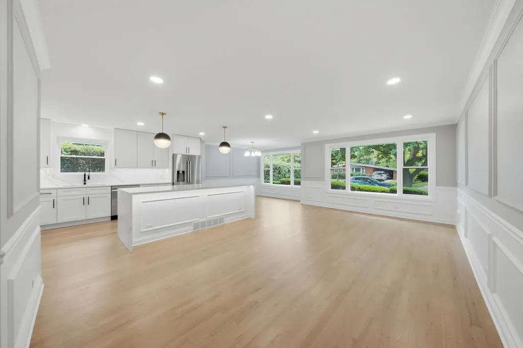 8434 Lawndale Avenue Skokie IL 60076