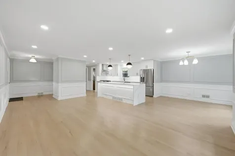 8434 Lawndale Avenue Skokie IL 60076