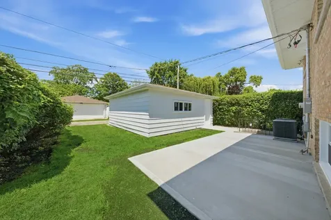 8434 Lawndale Avenue Skokie IL 60076