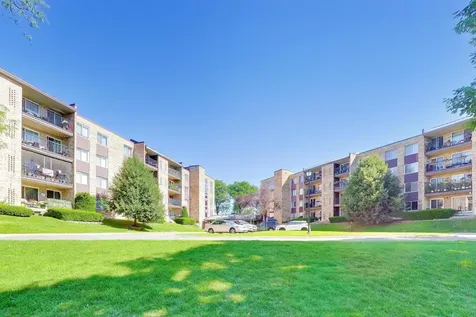 502 West Huntington Commons Road Mount Prospect IL 60056