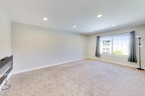 502 West Huntington Commons Road Mount Prospect IL 60056