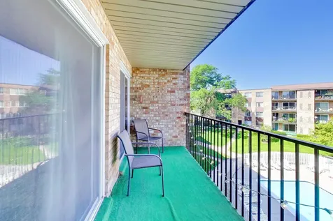 502 West Huntington Commons Road Mount Prospect IL 60056