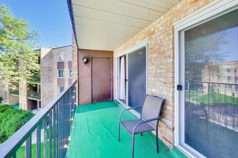 502 West Huntington Commons Road Mount Prospect IL 60056