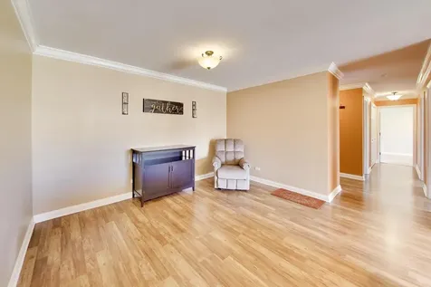 502 West Huntington Commons Road Mount Prospect IL 60056