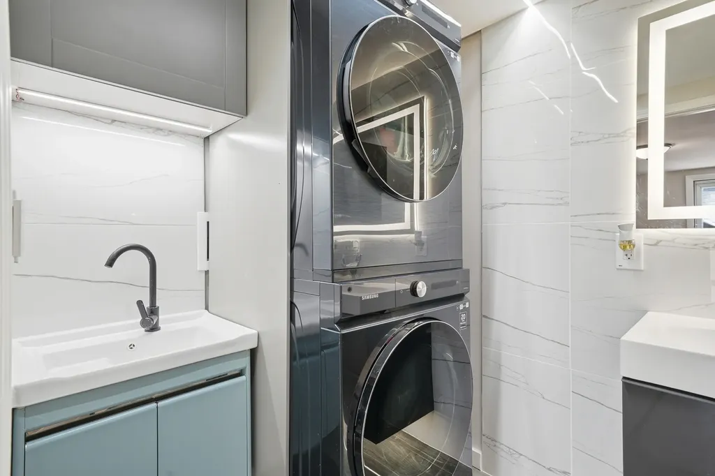 5523 North Neenah Avenue Chicago IL 60656