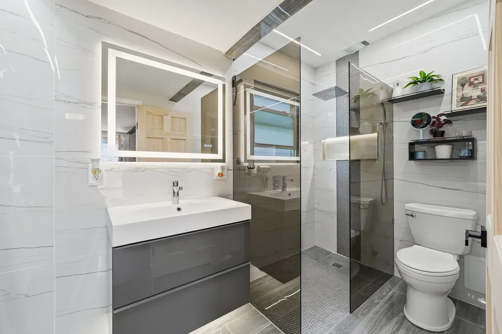 5523 North Neenah Avenue Chicago IL 60656