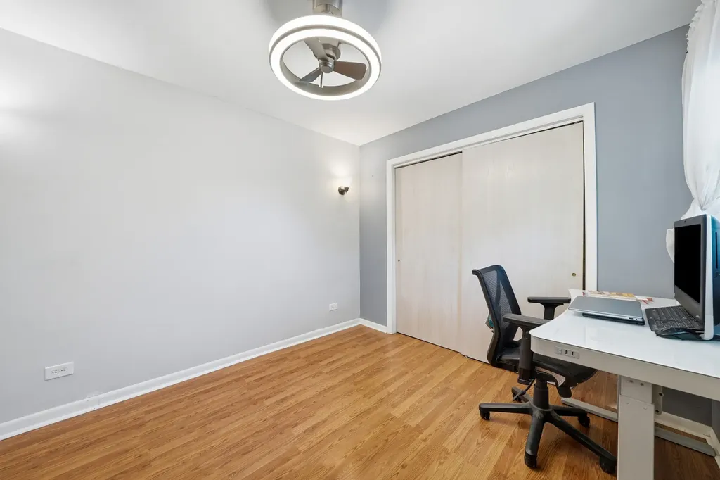 5523 North Neenah Avenue Chicago IL 60656