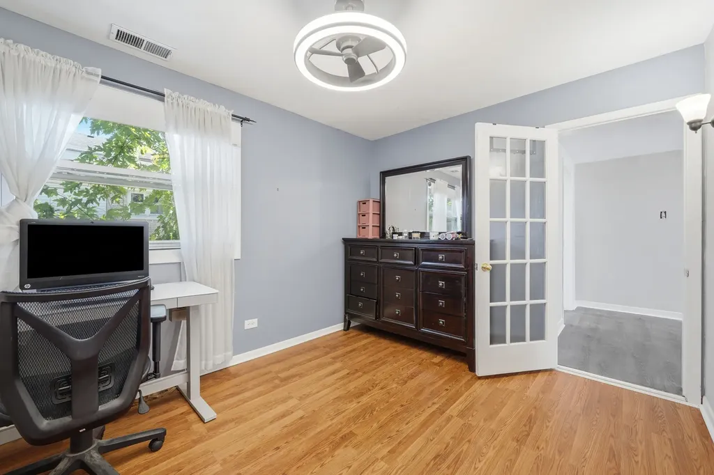 5523 North Neenah Avenue Chicago IL 60656