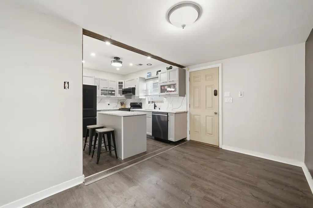 5523 North Neenah Avenue Chicago IL 60656