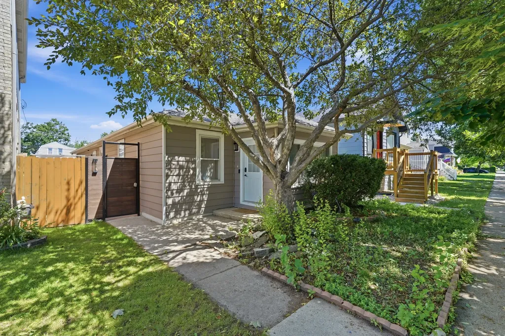 5523 North Neenah Avenue Chicago IL 60656