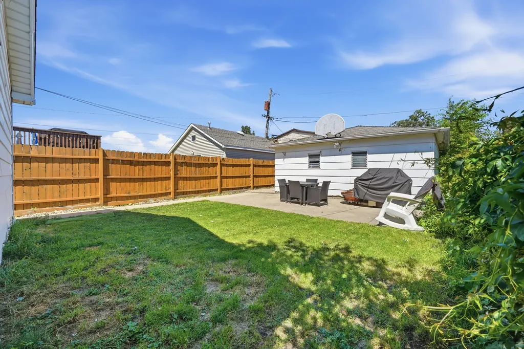 5523 North Neenah Avenue Chicago IL 60656