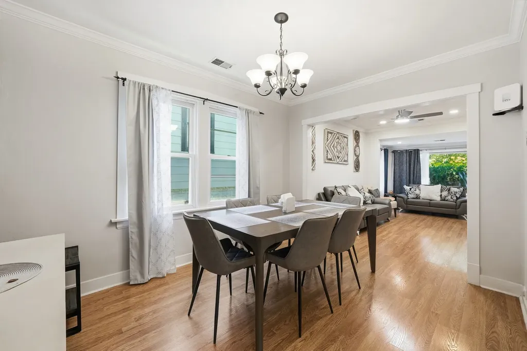 5523 North Neenah Avenue Chicago IL 60656