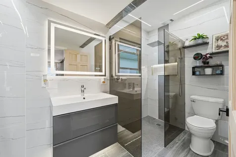 5523 North Neenah Avenue Chicago IL 60656