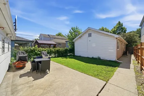 5523 North Neenah Avenue Chicago IL 60656