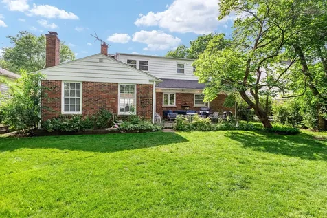 915 North Pine Avenue Arlington Heights IL 60004