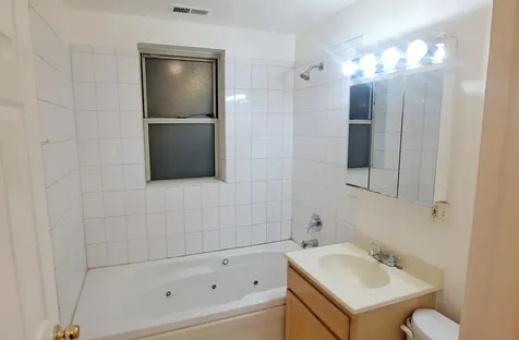 6452 North Bell Avenue Chicago IL 60645
