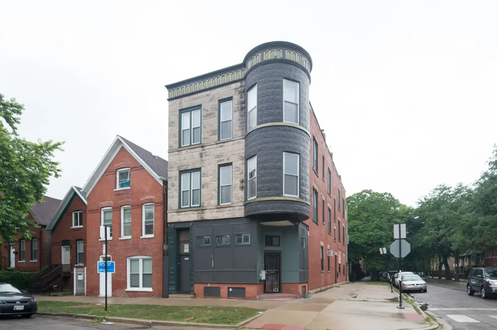 1058 North Rockwell Street Chicago IL 60622