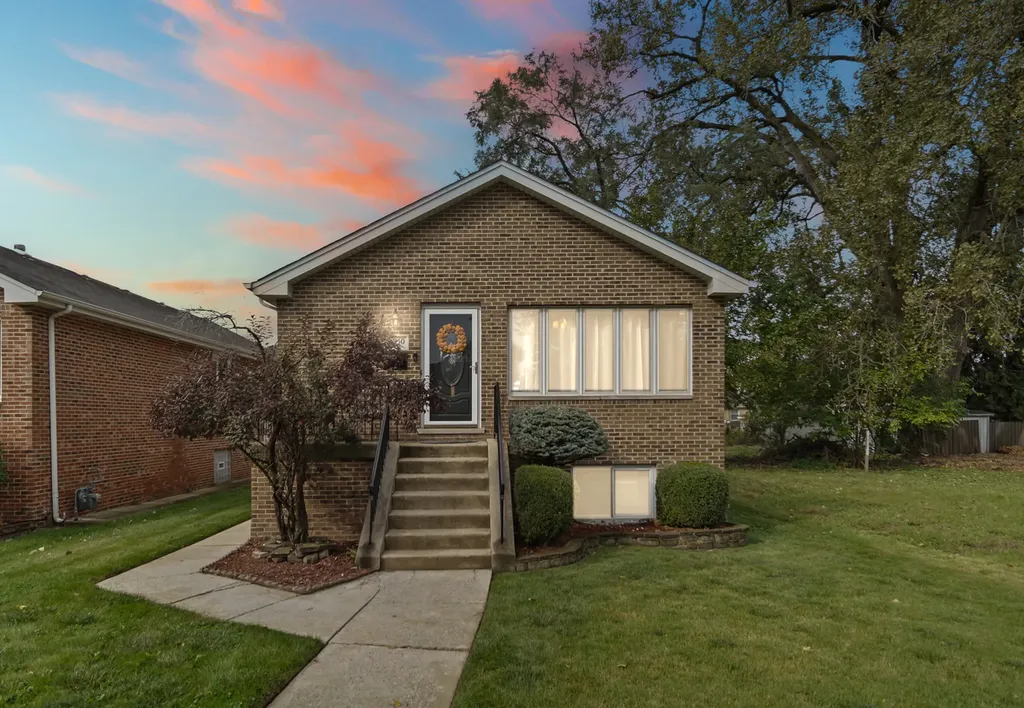 8850 South Mozart Avenue Evergreen Park IL 60805