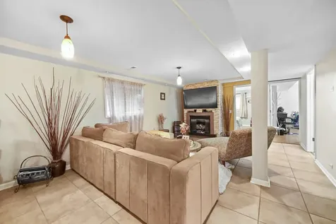 8850 South Mozart Avenue Evergreen Park IL 60805