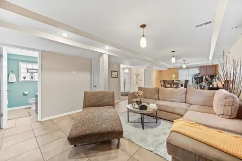 8850 South Mozart Avenue Evergreen Park IL 60805