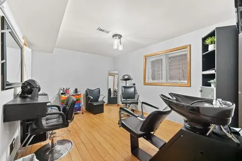 8850 South Mozart Avenue Evergreen Park IL 60805
