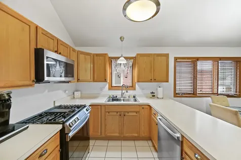 8850 South Mozart Avenue Evergreen Park IL 60805