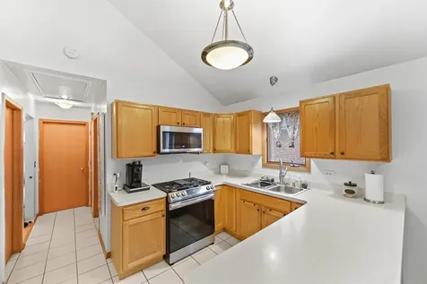 8850 South Mozart Avenue Evergreen Park IL 60805