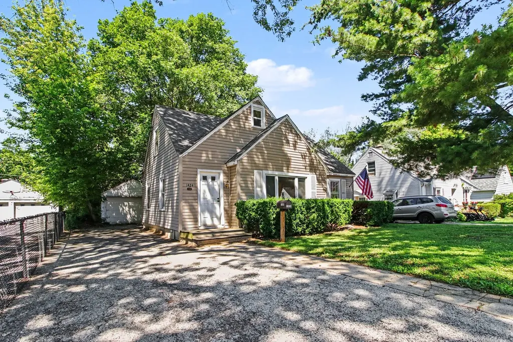 1424 Pine Grove Avenue Round Lake Beach IL 60073
