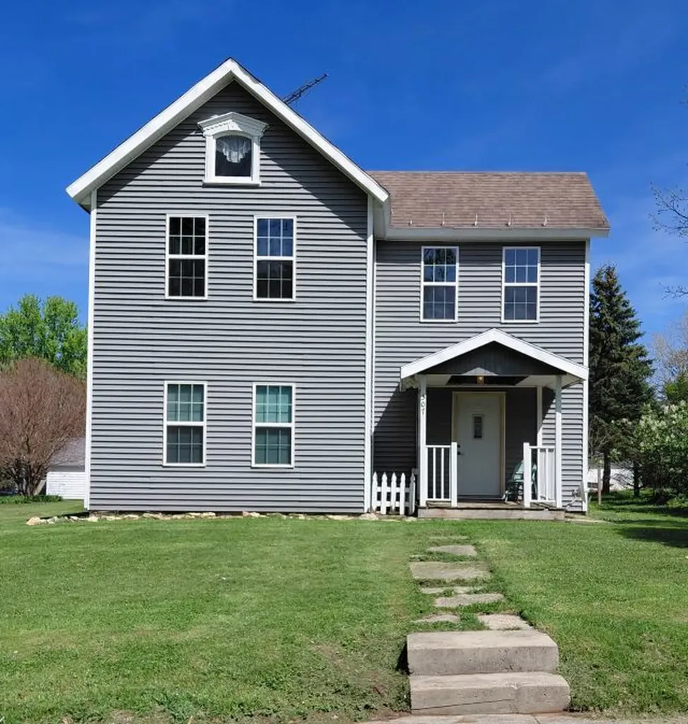 507 Main Street Leaf River IL 61047