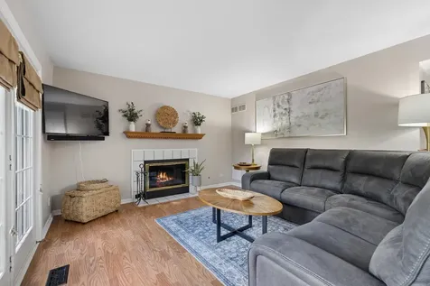 1464 Leeward Court Grayslake IL 60030