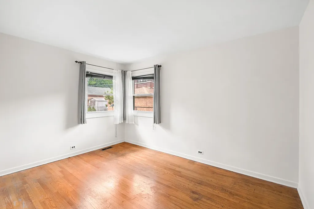 6209 North Caldwell Avenue Chicago IL 60646