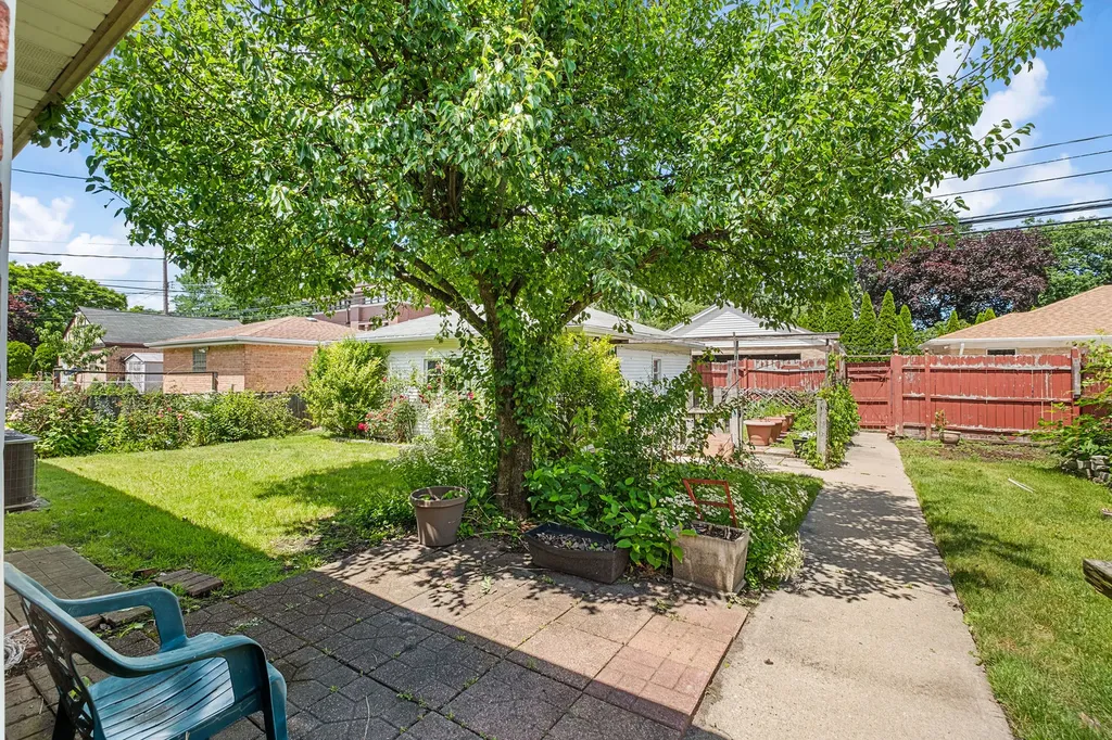 6209 North Caldwell Avenue Chicago IL 60646