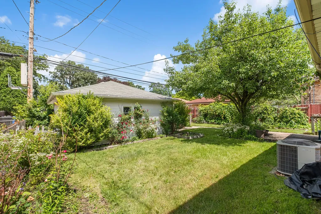 6209 North Caldwell Avenue Chicago IL 60646