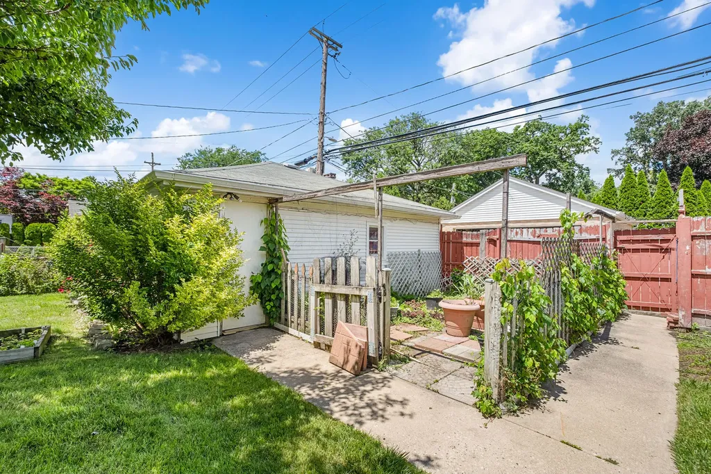 6209 North Caldwell Avenue Chicago IL 60646