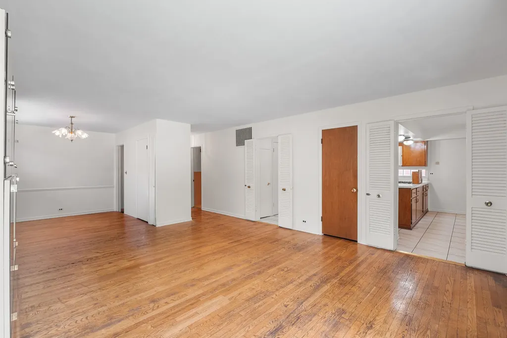 6209 North Caldwell Avenue Chicago IL 60646