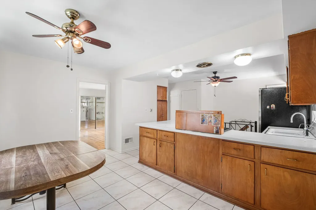 6209 North Caldwell Avenue Chicago IL 60646