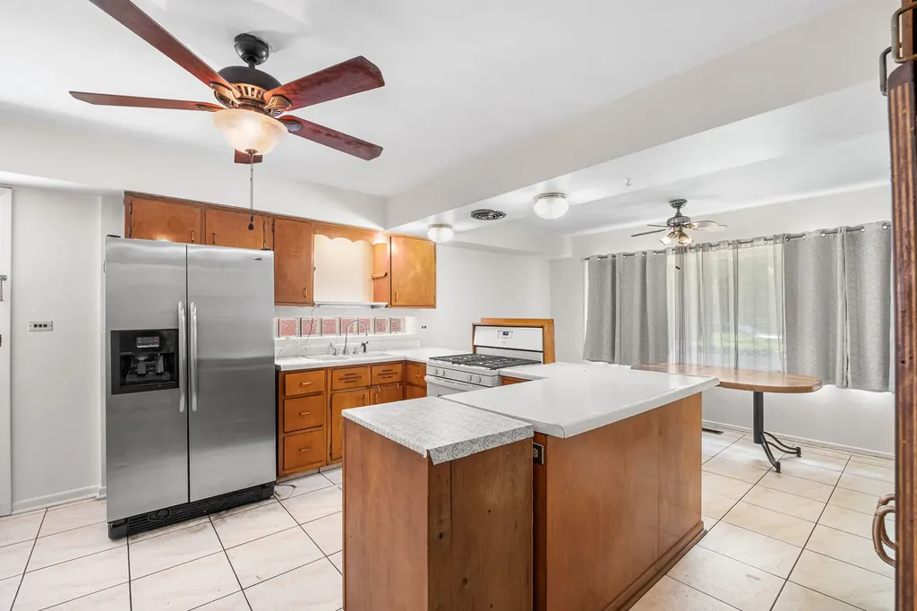 6209 North Caldwell Avenue Chicago IL 60646