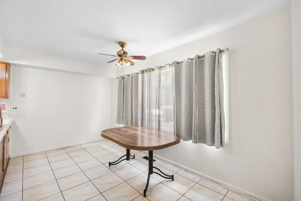 6209 North Caldwell Avenue Chicago IL 60646