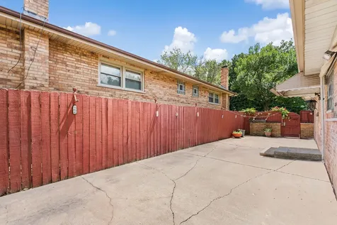 6209 North Caldwell Avenue Chicago IL 60646
