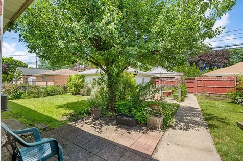 6209 North Caldwell Avenue Chicago IL 60646