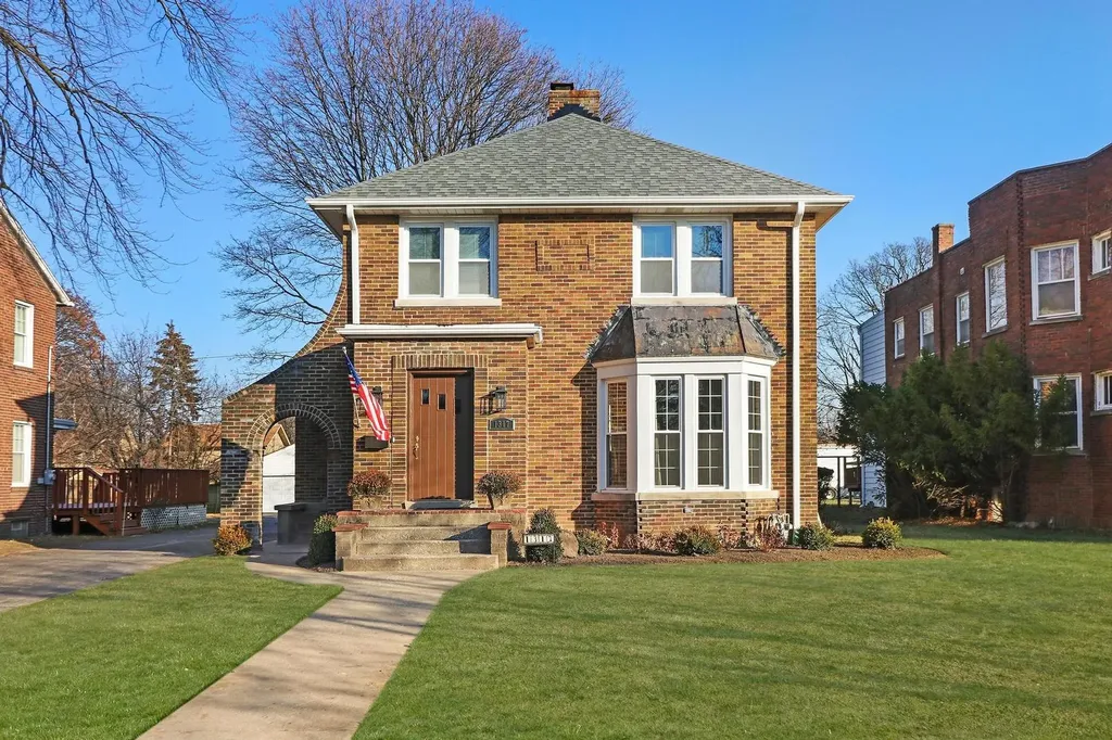 1317 North Jackson Street Waukegan IL 60085