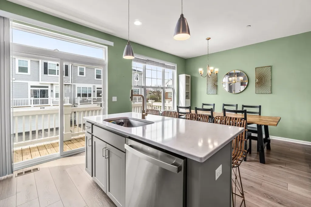 218 Timberleaf Circle Roselle IL 60172