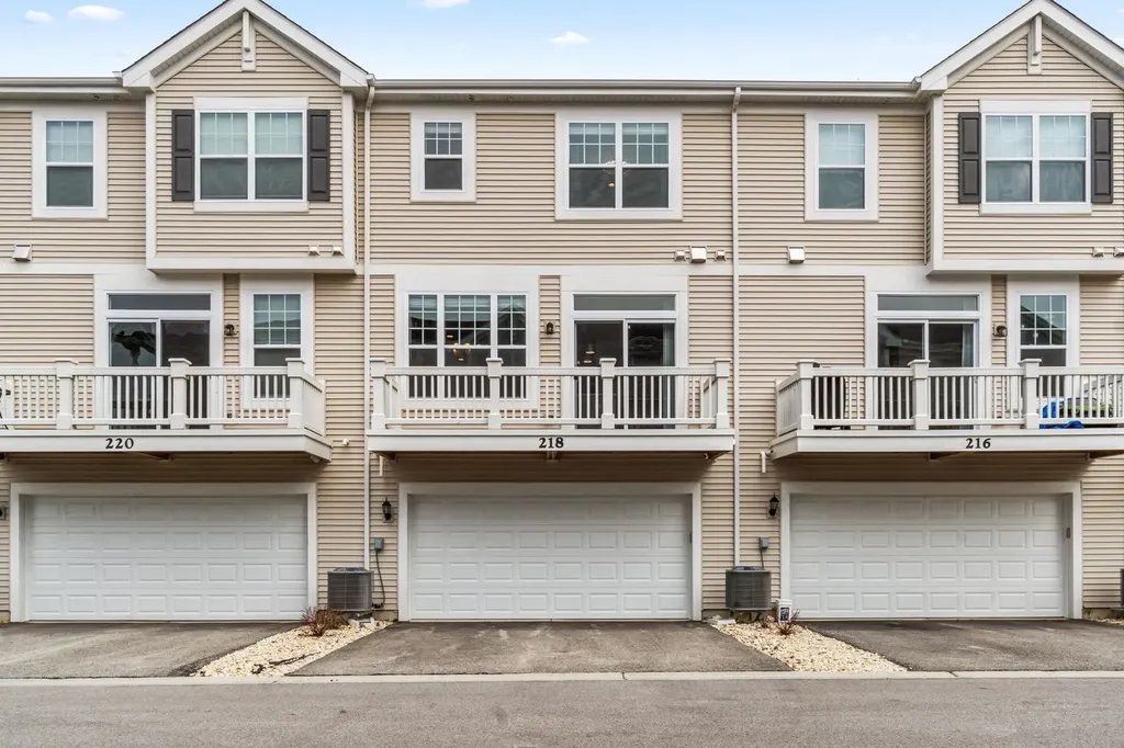 218 Timberleaf Circle Roselle IL 60172