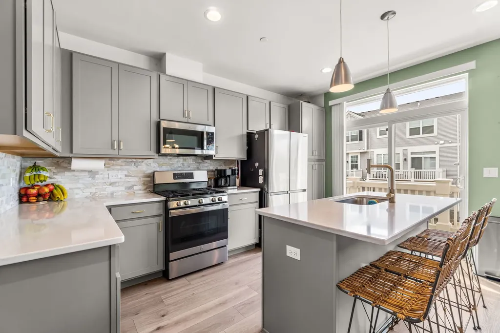 218 Timberleaf Circle Roselle IL 60172